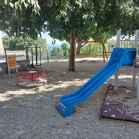 Iii דירה *