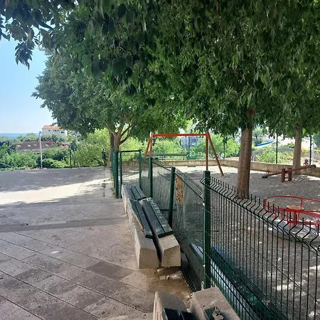 Iii דירה